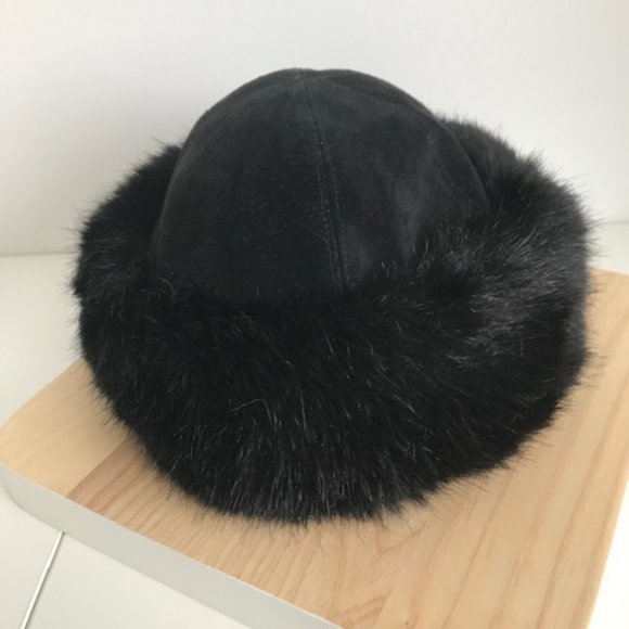 Accessories - Vintage real black suede hat with faux fur trim